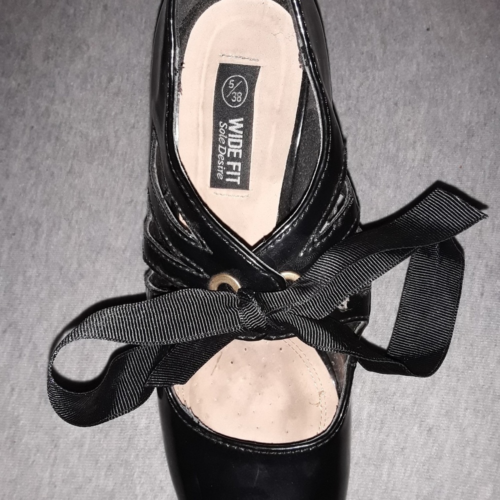 Heels - Picture 2 of 4